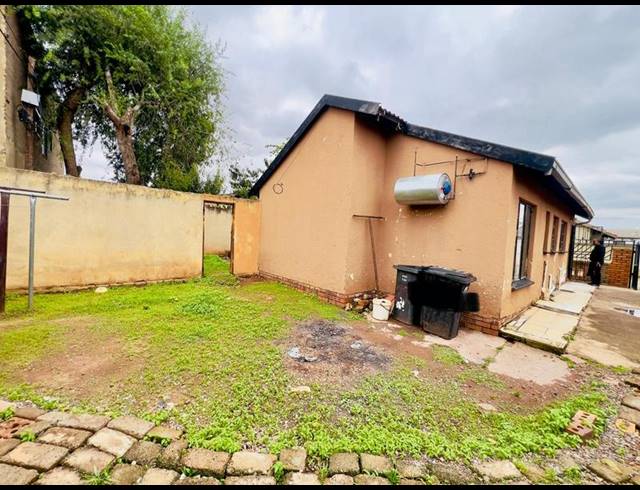 3 BEDROOM HOUSE FOR SALE IN PROTEA GLEN